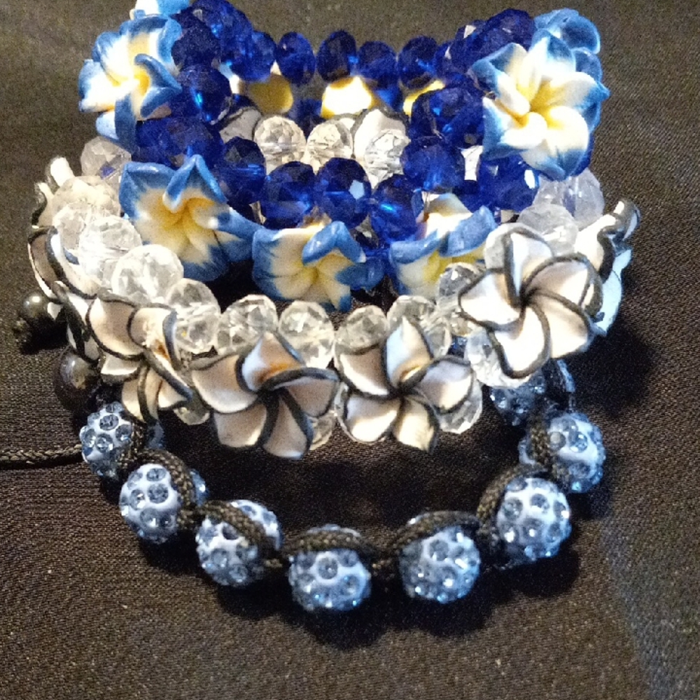 Floral Blue and White Bracelet Set